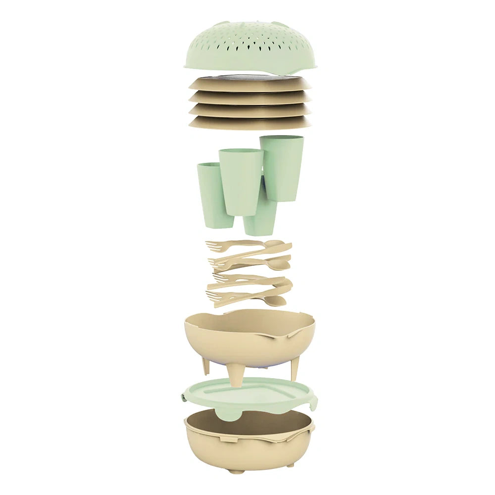 Set of 4 plates made from waste sugarcane